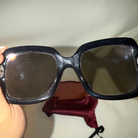 Gucci Women\'s Black Sunglasses with Case main image 4